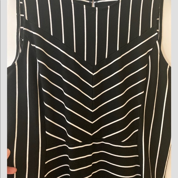 Bold Elements Black and White Stripe Dress (Large) - Picture 2 of 9
